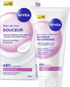 Nivea Essentials Voedende Dagcrème SPF15 50 ml