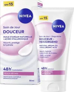 Nivea Essentials Voedende Dagcrème SPF15 50 ml